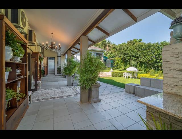 6 BEDROOM FREEHOLD FOR SALE IN COWIES HILL